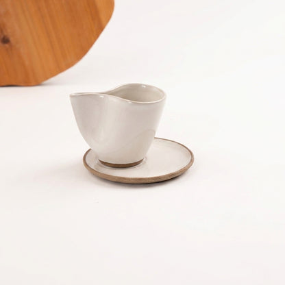 Xícara Andorinha em cerâmica artesanal — tamanho 180ML, argila Cappuccino, esmalte Branco AMME