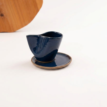 Xícara Andorinha em cerâmica artesanal — tamanho 180ML, argila Cappuccino, esmalte Lazuli