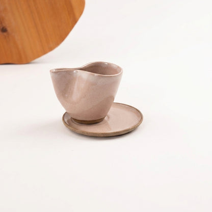 Xícara Andorinha em cerâmica artesanal — tamanho 180ML, argila Cappuccino, esmalte Nude