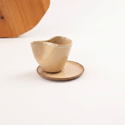 Xícara Andorinha em cerâmica artesanal — tamanho 180ML, argila Cappuccino, esmalte Pedra Sabão