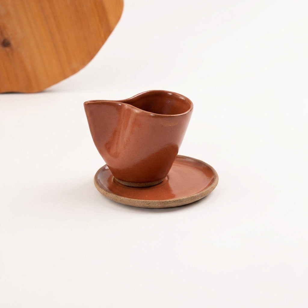 Xícara Andorinha em cerâmica artesanal — tamanho 180ML, argila Cappuccino, esmalte Sol de Terracota