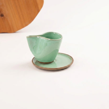 Xícara Andorinha em cerâmica artesanal — tamanho 180ML, argila Cappuccino, esmalte Verde Menta