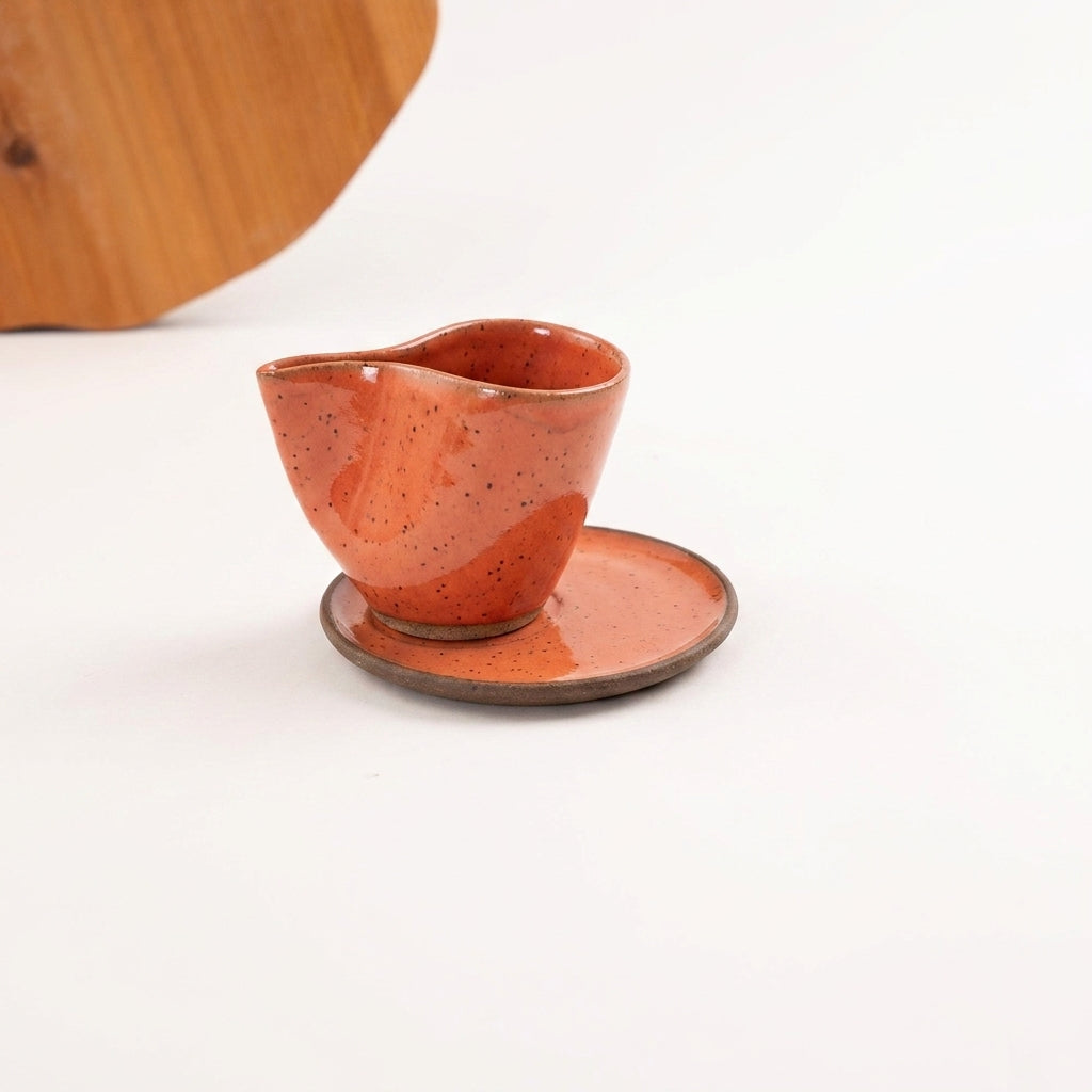 Xícara Andorinha em cerâmica artesanal — tamanho 180ML, argila Flocos, esmalte Laranja Intenso