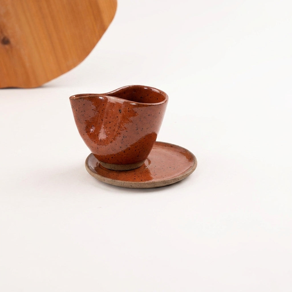 Xícara Andorinha em cerâmica artesanal — tamanho 180ML, argila Flocos, esmalte Sol de Terracota