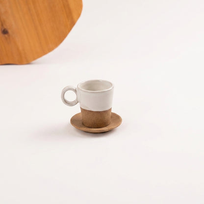 Xícara Barista em cerâmica artesanal — tamanho 100ML, argila Cappuccino, esmalte Branco AMME