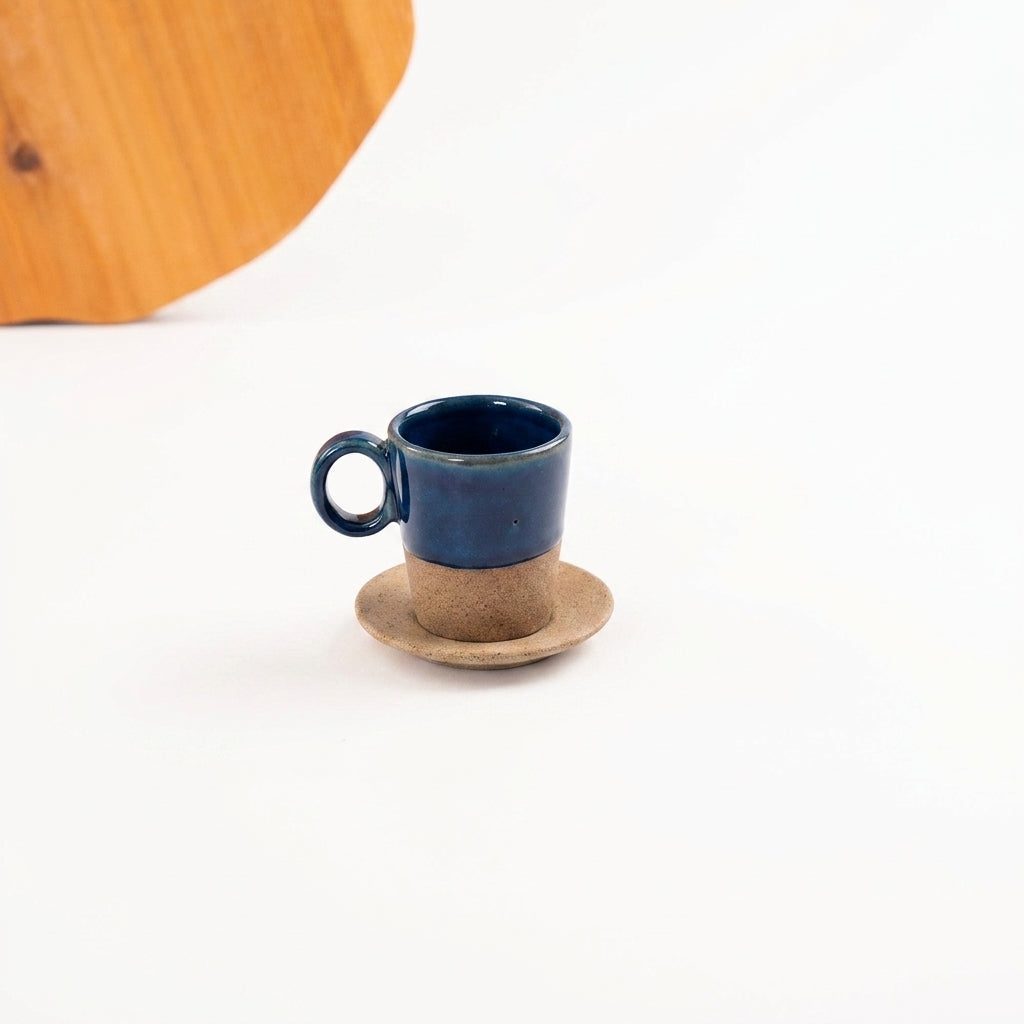 Xícara Barista em cerâmica artesanal — tamanho 100ML, argila Cappuccino, esmalte Lazuli