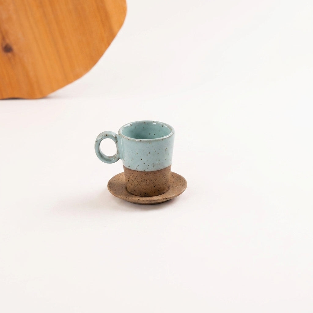 Xícara Barista em cerâmica artesanal — tamanho 100ML, argila Flocos, esmalte Jujuba