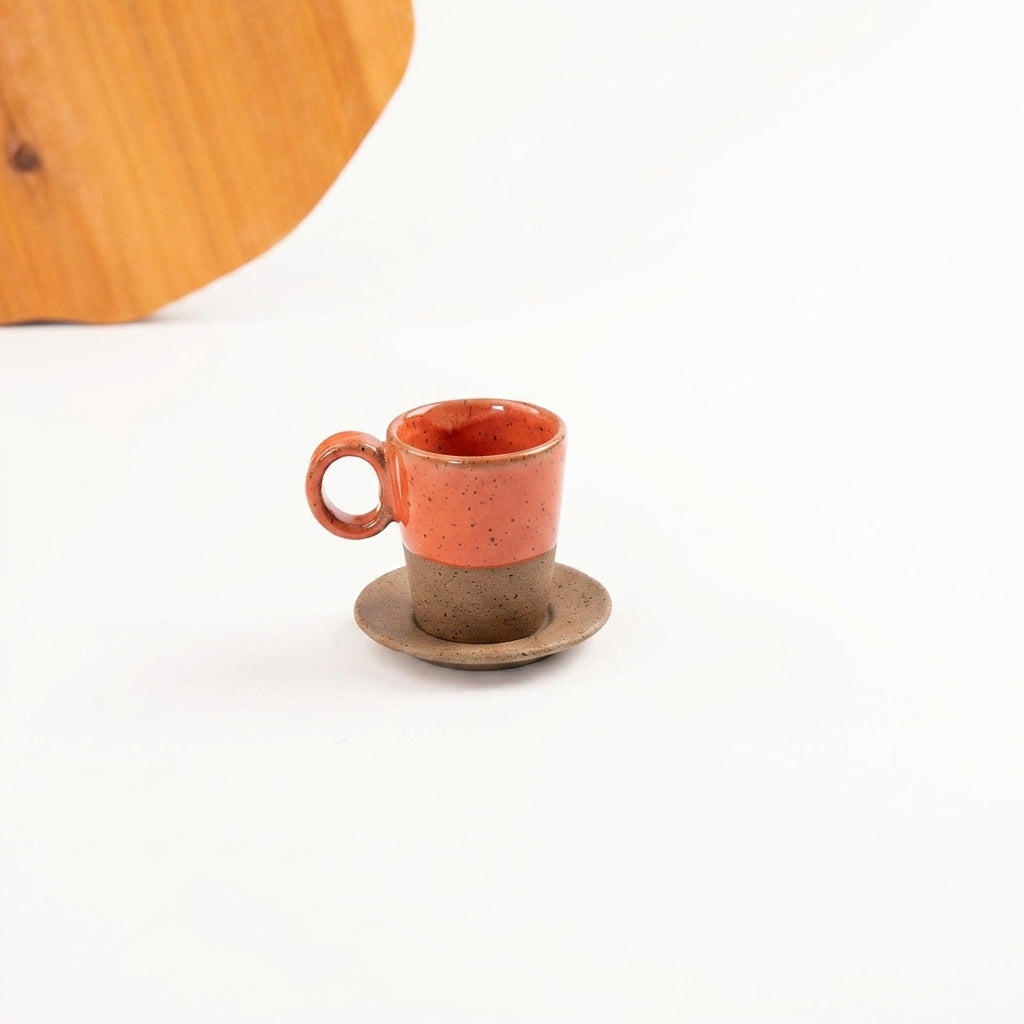 Xícara Barista em cerâmica artesanal — tamanho 100ML, argila Flocos, esmalte Laranja Intenso