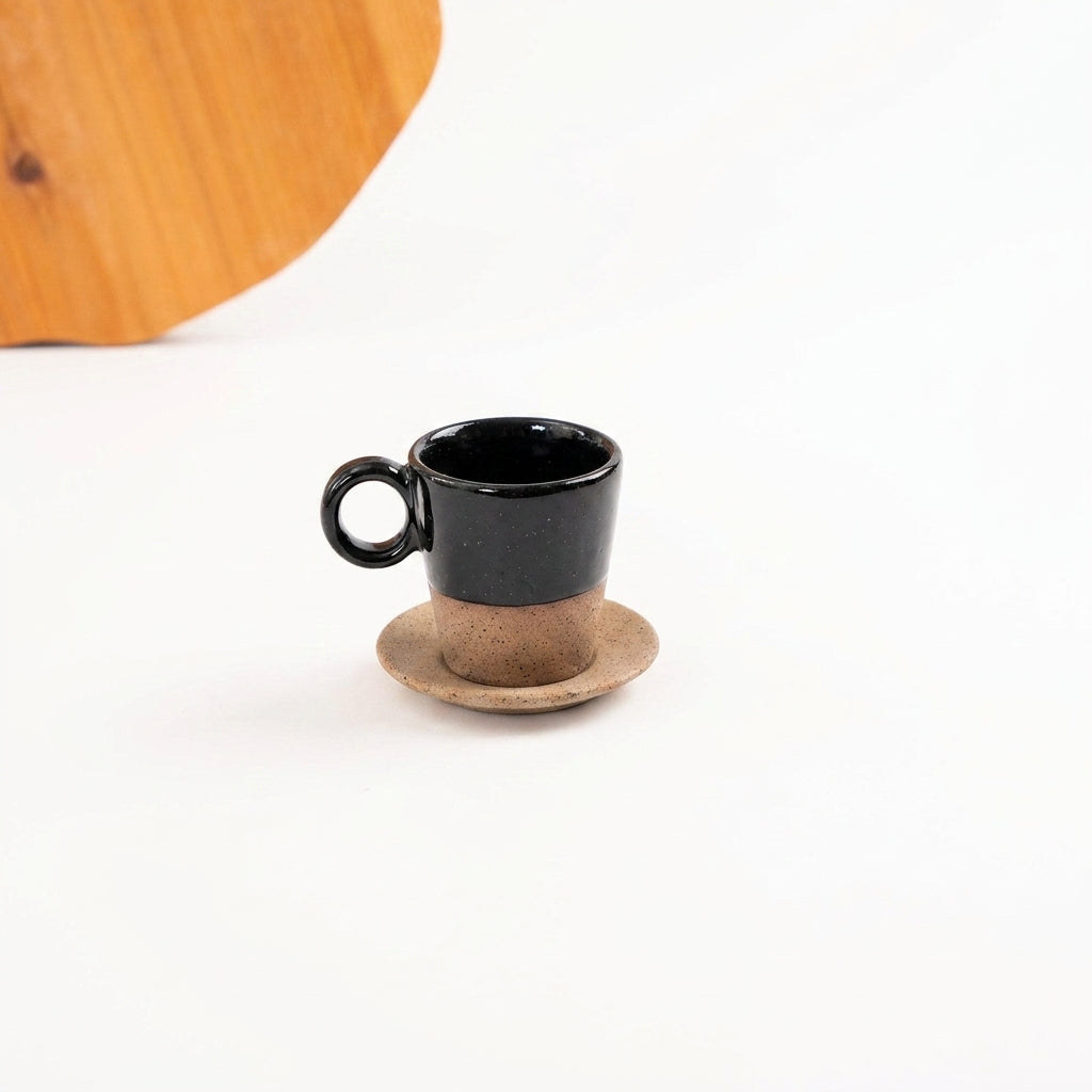 Xícara Barista em cerâmica artesanal — tamanho 100ML, argila Flocos, esmalte Preto Ébano