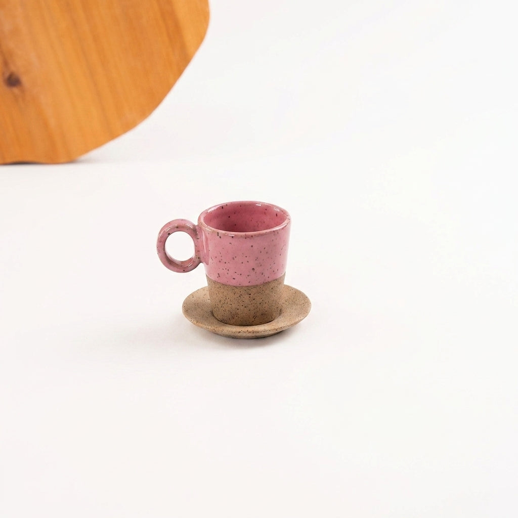Xícara Barista em cerâmica artesanal — tamanho 100ML, argila Flocos, esmalte Rosa Barbie