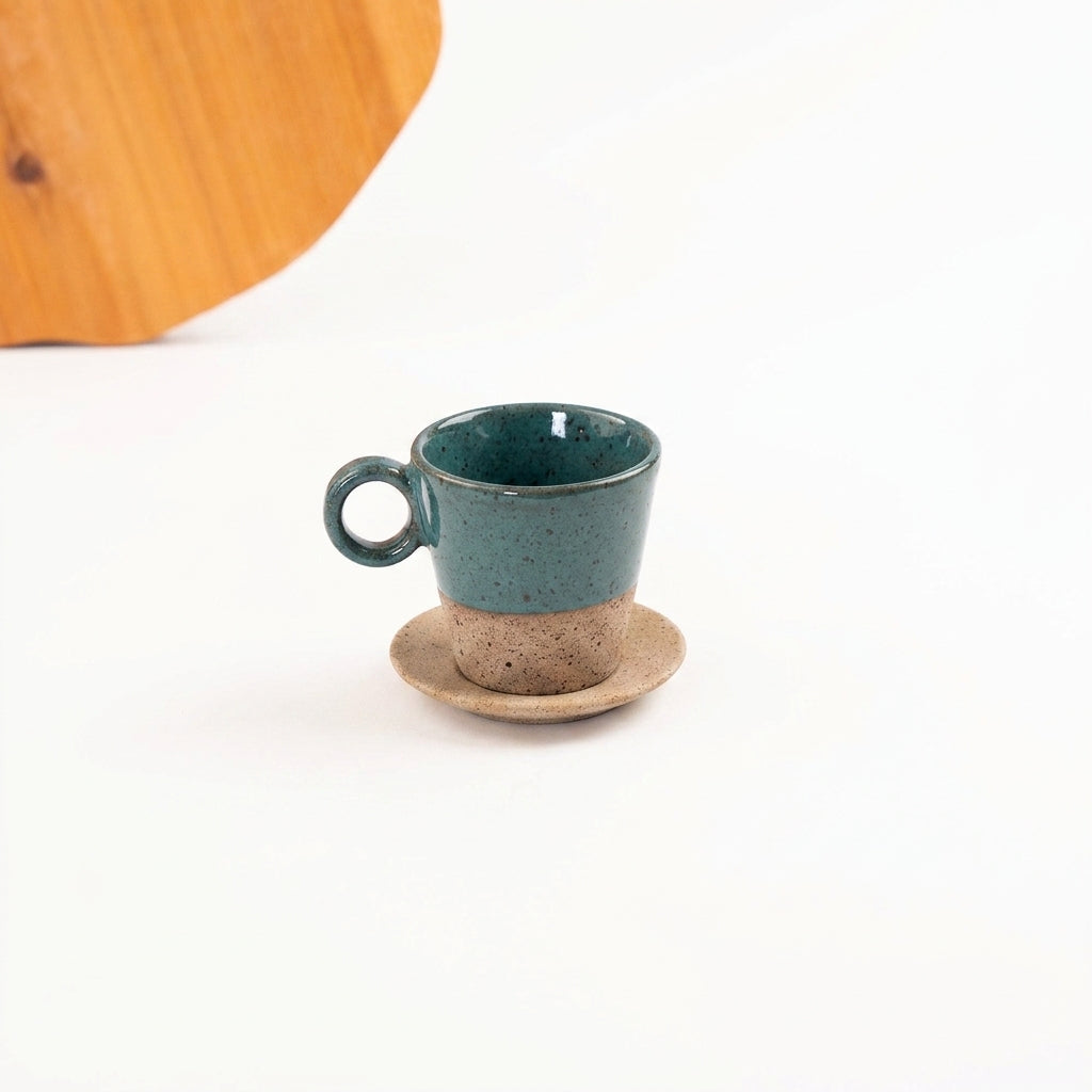 Xícara Barista em cerâmica artesanal — tamanho 100ML, argila Flocos, esmalte Verde Exército