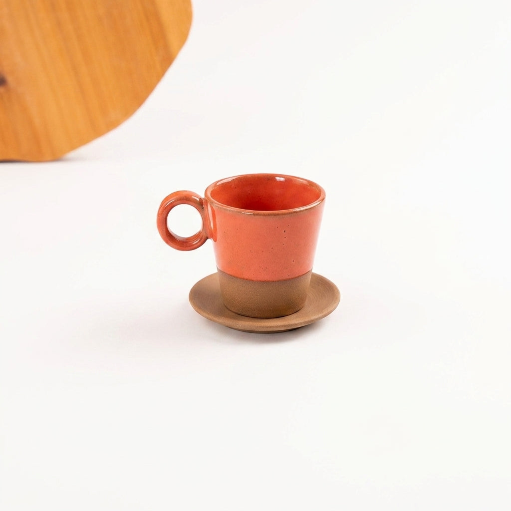 Xícara Barista em cerâmica artesanal — tamanho 180ML, argila Cappuccino, esmalte Laranja Intenso