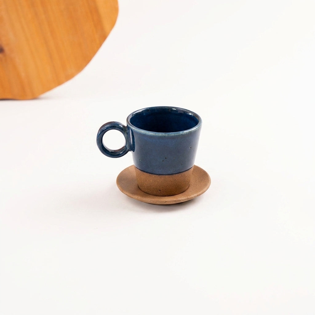 Xícara Barista em cerâmica artesanal — tamanho 180ML, argila Cappuccino, esmalte Lazuli