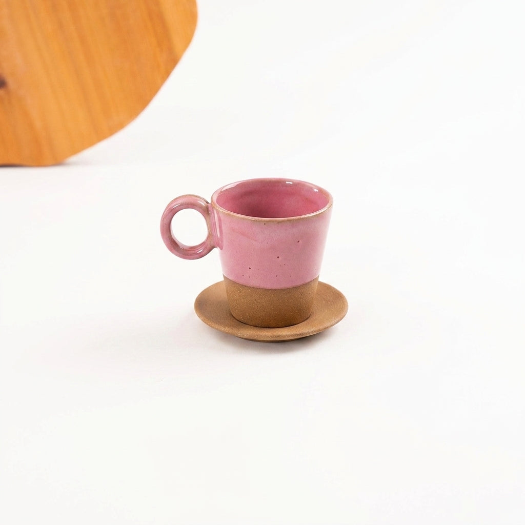 Xícara Barista em cerâmica artesanal — tamanho 180ML, argila Cappuccino, esmalte Rosa Barbie