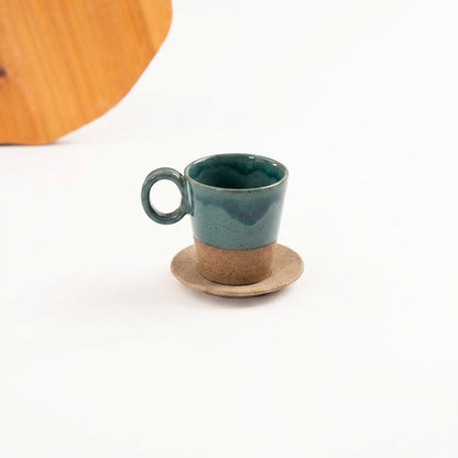 Xícara Barista em cerâmica artesanal — tamanho 180ML, argila Cappuccino, esmalte Verde Exército