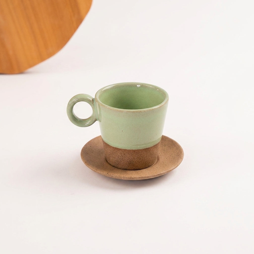 Xícara Barista em cerâmica artesanal — tamanho 180ML, argila Cappuccino, esmalte Verde Menta