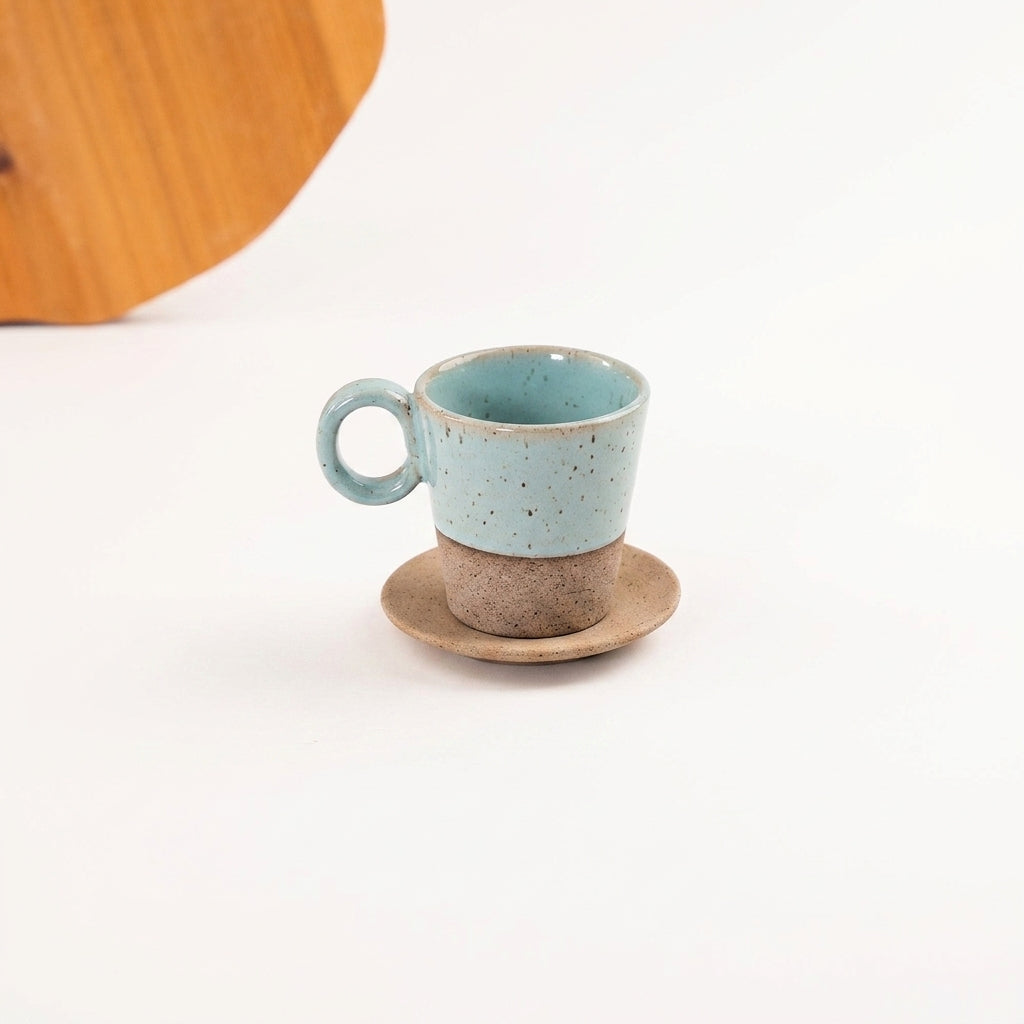 Xícara Barista em cerâmica artesanal — tamanho 180ML, argila Flocos, esmalte Jujuba