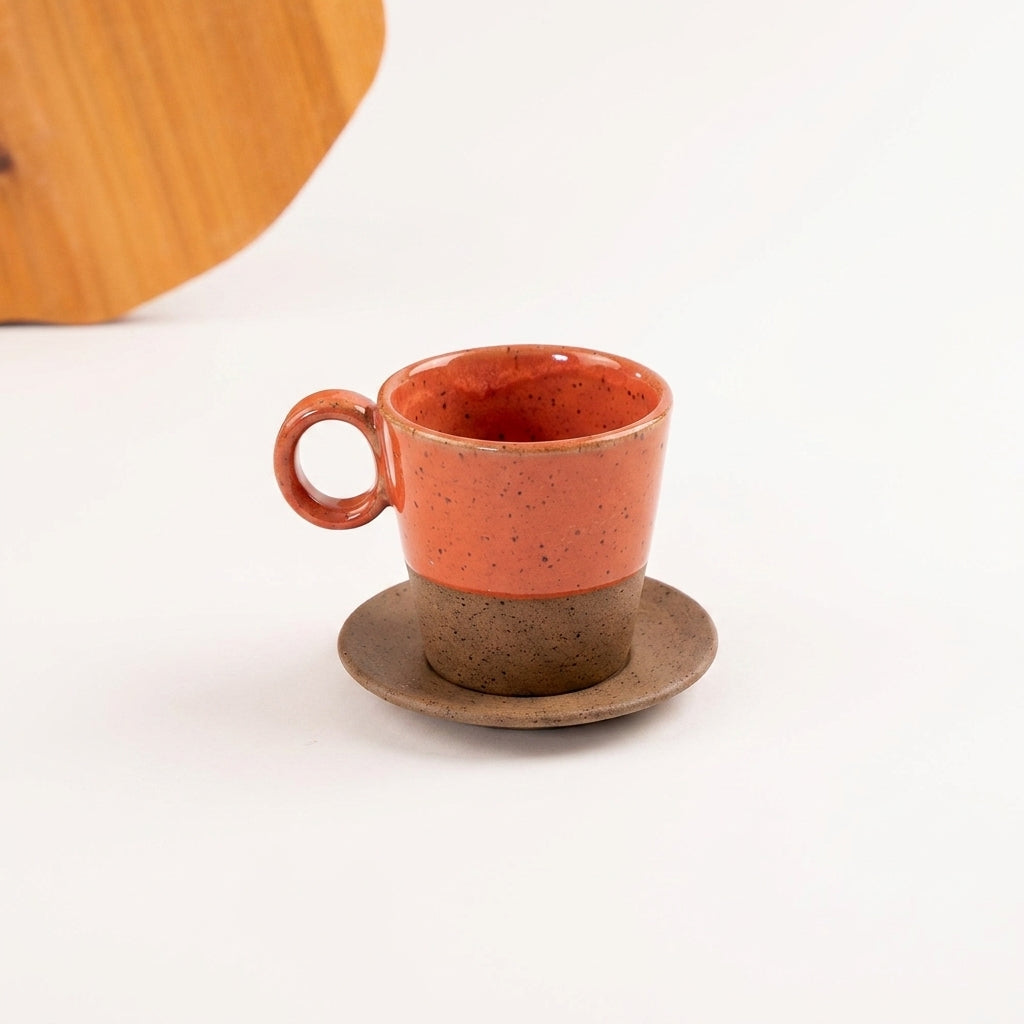 Xícara Barista em cerâmica artesanal — tamanho 180ML, argila Flocos, esmalte Laranja Intenso