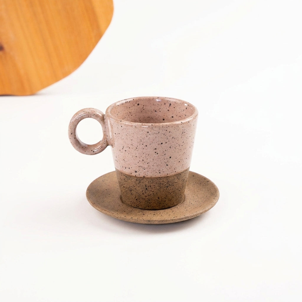 Xícara Barista em cerâmica artesanal — tamanho 180ML, argila Flocos, esmalte Nude