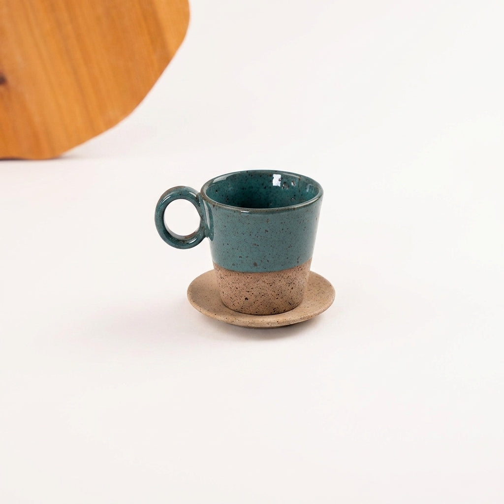Xícara Barista em cerâmica artesanal — tamanho 180ML, argila Flocos, esmalte Verde Exército