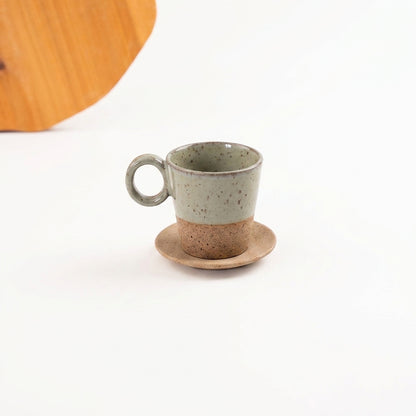 Xícara Barista em cerâmica artesanal — tamanho 180ML, argila Flocos, esmalte Verde Pompeia