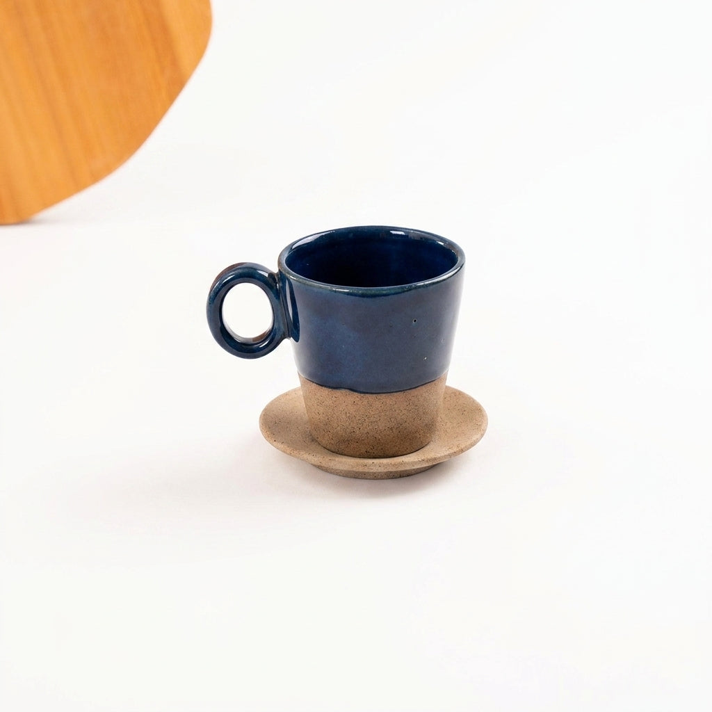 Xícara Barista em cerâmica artesanal — tamanho 250ML, argila Cappuccino, esmalte Lazuli