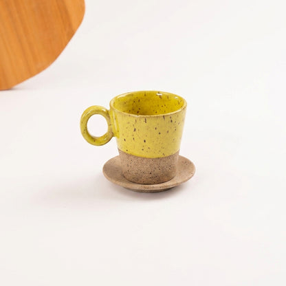 Xícara Barista em cerâmica artesanal — tamanho 250ML, argila Flocos, esmalte Amarelo Intenso