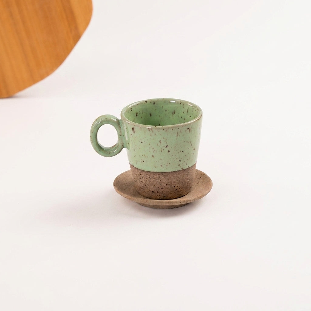 Xícara Barista em cerâmica artesanal — tamanho 250ML, argila Flocos, esmalte Verde Menta