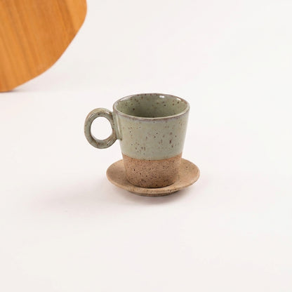Xícara Barista em cerâmica artesanal — tamanho 250ML, argila Flocos, esmalte Verde Pompeia