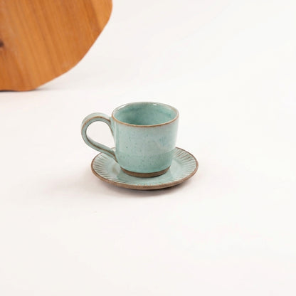 Xícara Carving em cerâmica artesanal — argila Cappuccino, esmalte Jujuba
