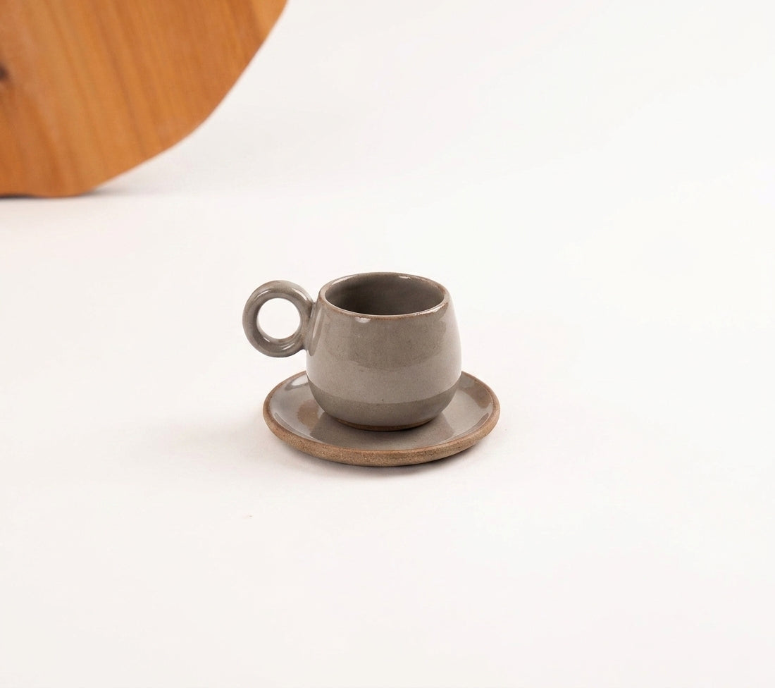 Xícara Cumbuca com Alça em Laço em cerâmica artesanal — tamanho 100ML, argila Cappuccino, esmalte Pedra Sabão