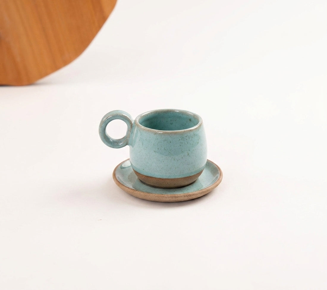 Xícara Cumbuca com Alça em Laço em cerâmica artesanal — tamanho 180ML, argila Cappuccino, esmalte Jujuba