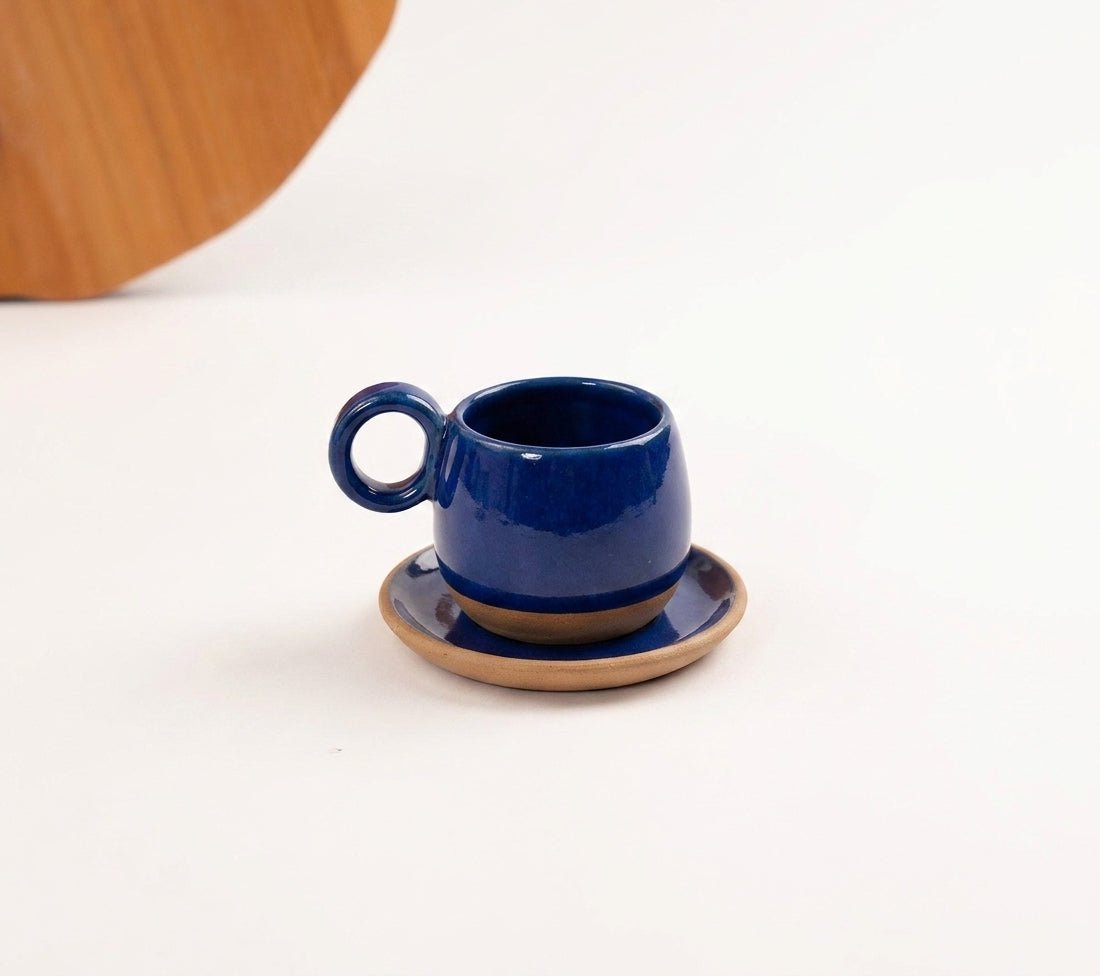 Xícara Cumbuca com Alça em Laço em cerâmica artesanal — tamanho 180ML, argila Cappuccino, esmalte Lazuli