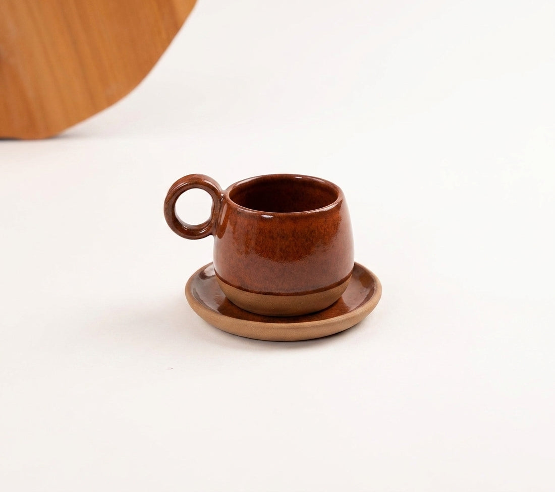 Xícara Cumbuca com Alça em Laço em cerâmica artesanal — tamanho 180ML, argila Cappuccino, esmalte Sol de Terracota