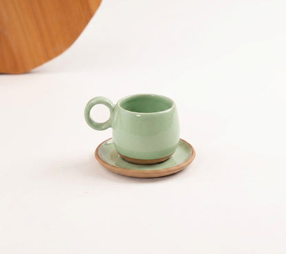Xícara Cumbuca com Alça em Laço em cerâmica artesanal — tamanho 180ML, argila Cappuccino, esmalte Verde Menta