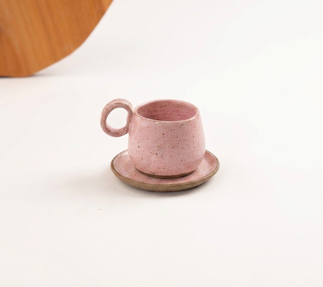 Xícara Cumbuca com Alça em Laço em cerâmica artesanal — tamanho 180ML, argila Flocos, esmalte Rosa Barbie