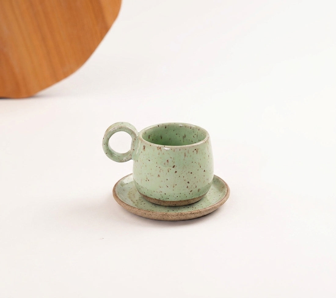 Xícara Cumbuca com Alça em Laço em cerâmica artesanal — tamanho 180ML, argila Flocos, esmalte Verde Menta