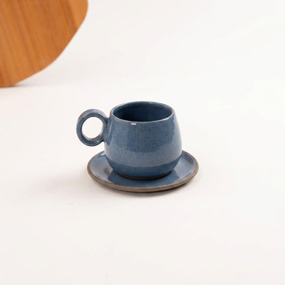 Xícara Cumbuca com Alça em Laço em cerâmica artesanal — tamanho 250ML, argila Cappuccino, esmalte Azul Safira