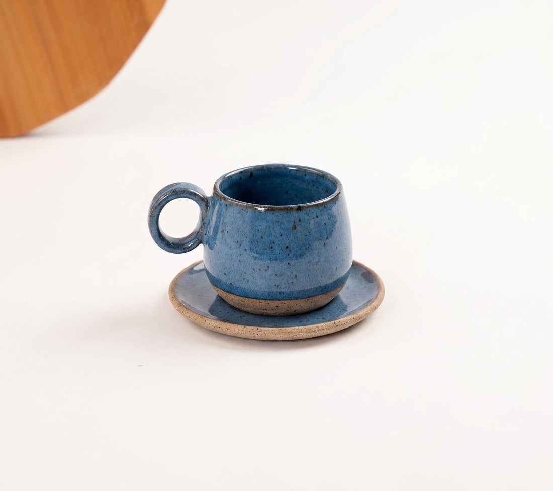 Xícara Cumbuca com Alça em Laço em cerâmica artesanal — tamanho 250ML, argila Flocos, esmalte Azul Safira