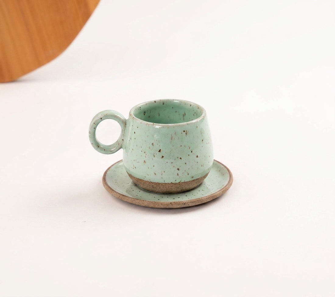 Xícara Cumbuca com Alça em Laço em cerâmica artesanal — tamanho 250ML, argila Flocos, esmalte Verde Menta