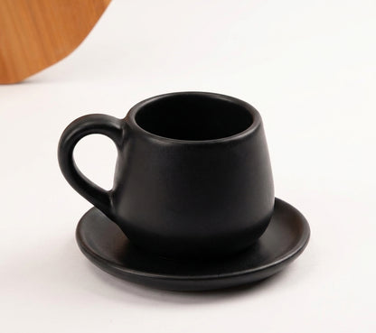 Xícara Cumbuca com Alça Esfera em cerâmica artesanal — tamanho 100ML, argila Cappuccino, esmalte Preto Acetinado
