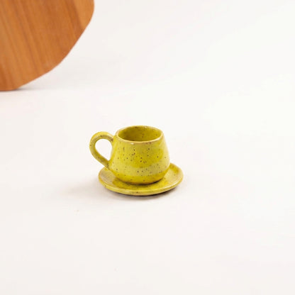 Xícara Cumbuca com Alça Esfera em cerâmica artesanal — tamanho 100ML, argila Flocos, esmalte Amarelo Intenso