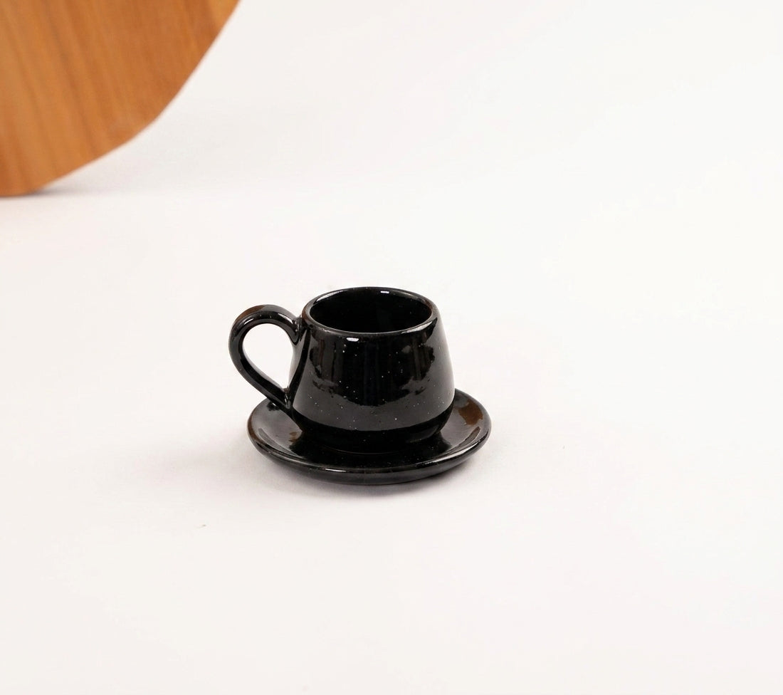 Xícara Cumbuca com Alça Esfera em cerâmica artesanal — tamanho 100ML, argila Flocos, esmalte Preto Ébano