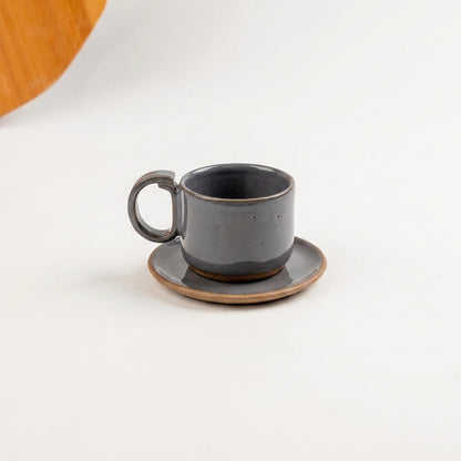 Xícara Encontro em cerâmica artesanal — tamanho 180ML, argila Cappuccino, esmalte Grafite