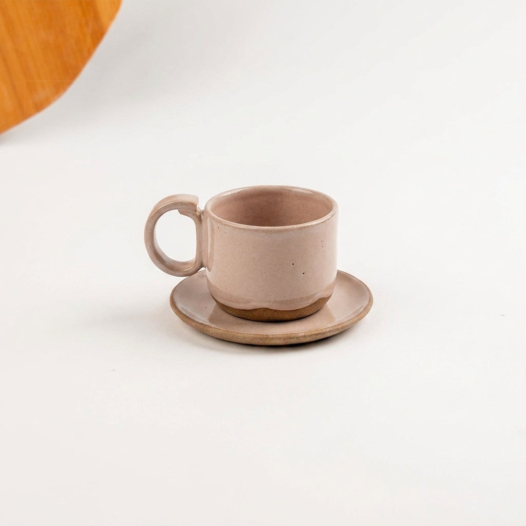 Xícara Encontro em cerâmica artesanal — tamanho 180ML, argila Cappuccino, esmalte Nude
