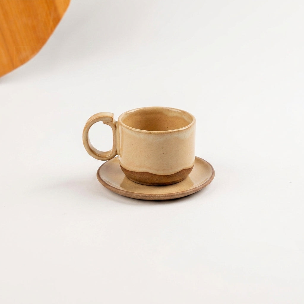 Xícara Encontro em cerâmica artesanal — tamanho 180ML, argila Cappuccino, esmalte Pedra Sabão