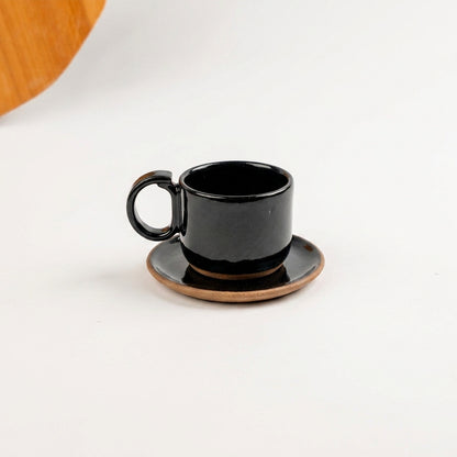 Xícara Encontro em cerâmica artesanal — tamanho 180ML, argila Cappuccino, esmalte Preto Ébano
