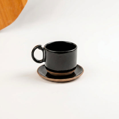 Xícara Encontro em cerâmica artesanal — tamanho 250ML, argila Cappuccino, esmalte Preto Ébano