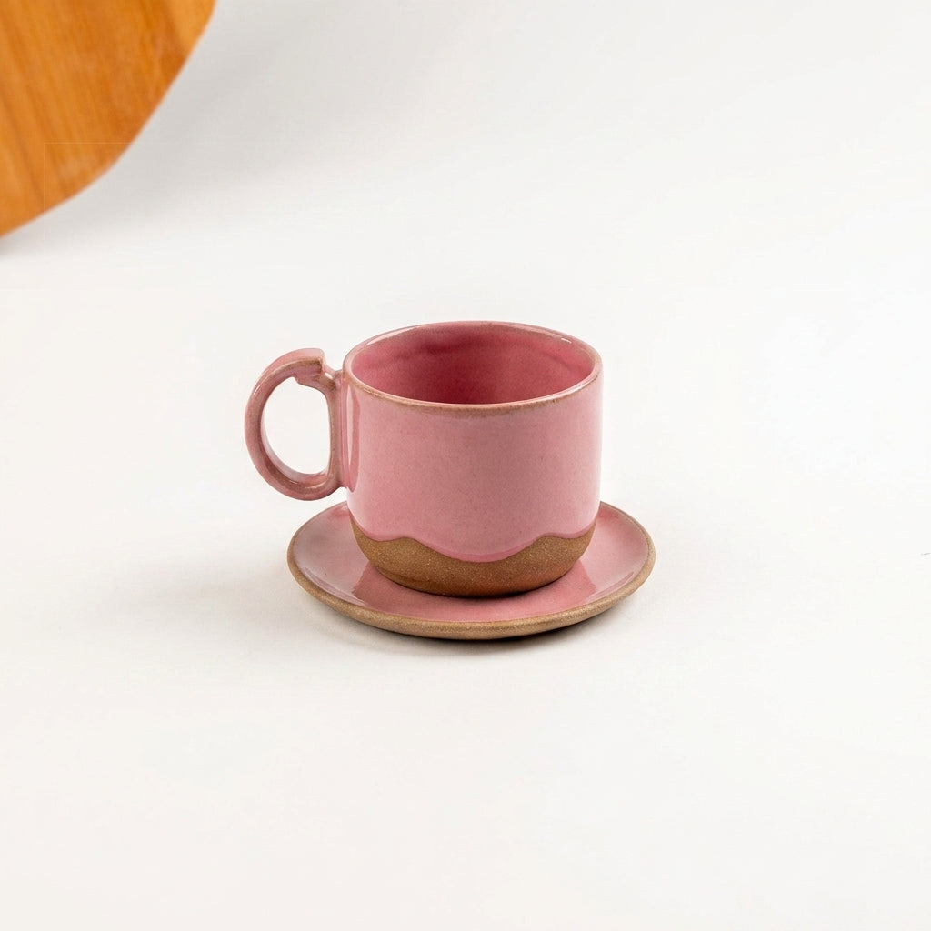 Xícara Encontro em cerâmica artesanal — tamanho 250ML, argila Cappuccino, esmalte Rosa Barbie