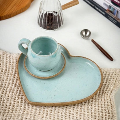 Xícara Esfera com Bandeja Coração em cerâmica artesanal — tamanho 100ML, argila Cappuccino, esmalte Jujuba